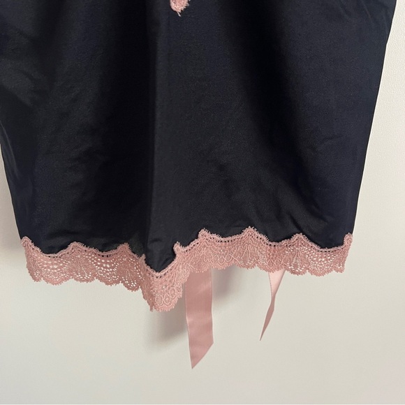 Jezebel Y2K Black Spaghetti Strap Cami with Pink Lace and Pink Bow-Size Medium - Picture 3 of 9